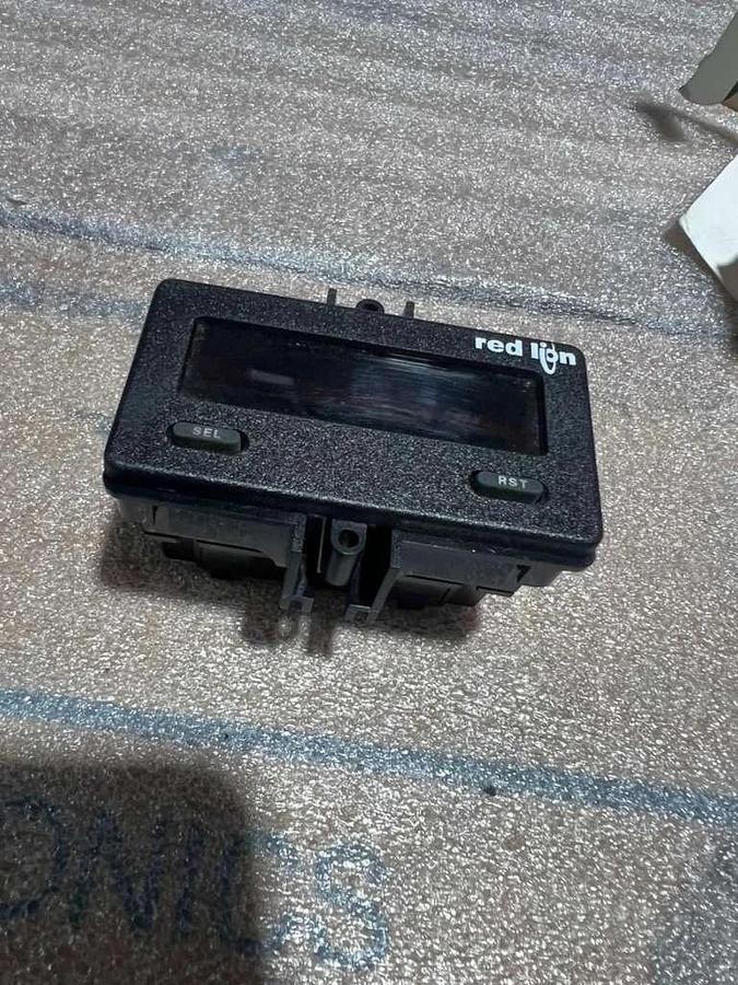 NEW OPEN BOX RED LION CONTROLS CUB5VB00 VOLTAGE METER STK L801CC