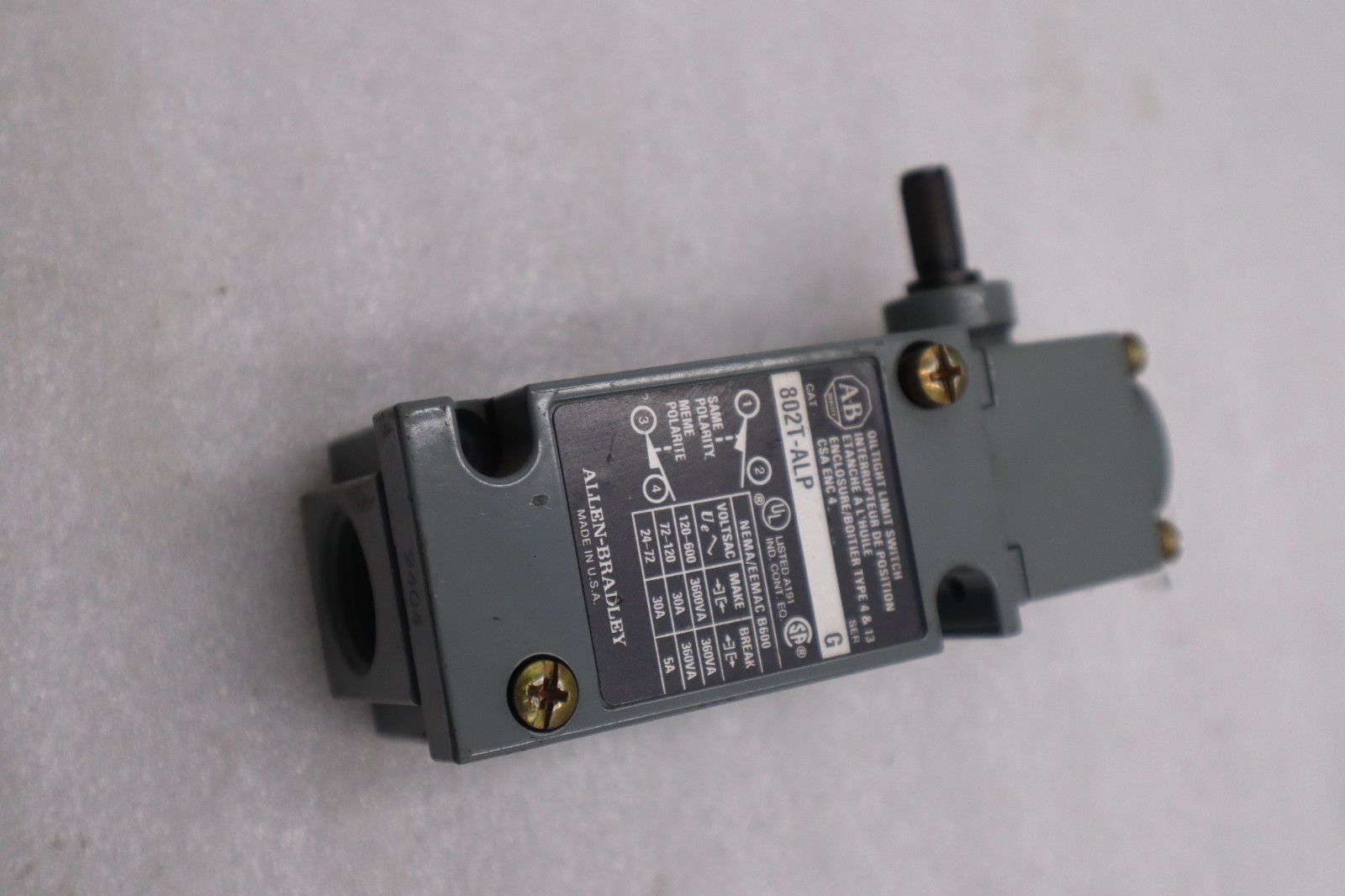Used NEW OPEN BOX AB ALLEN BRADLEY 802T-ALP LIMIT SWITCH SER.J 802TALP STK K2112CC