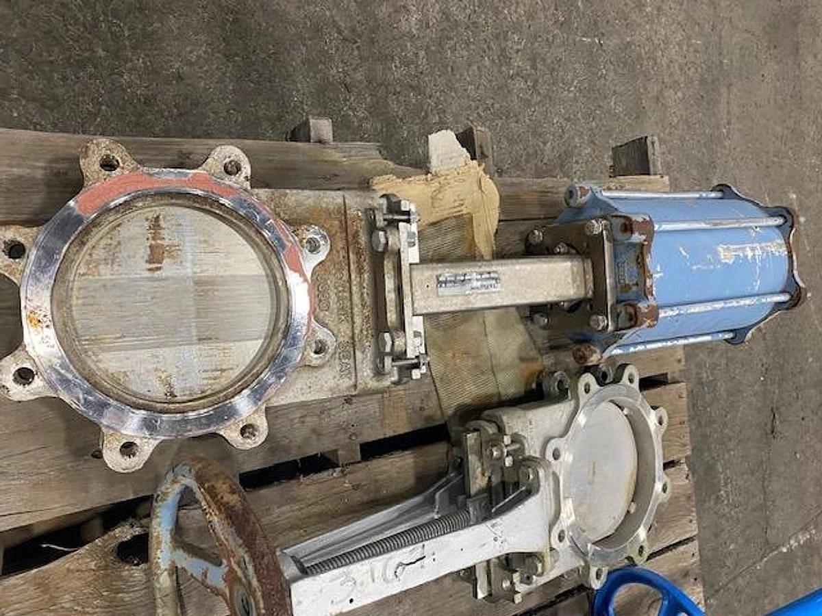 Used DEZURIK SIZE 8 K65 FIGURE 8" PNEUMATIC S/S SLIDE GATE VALVE