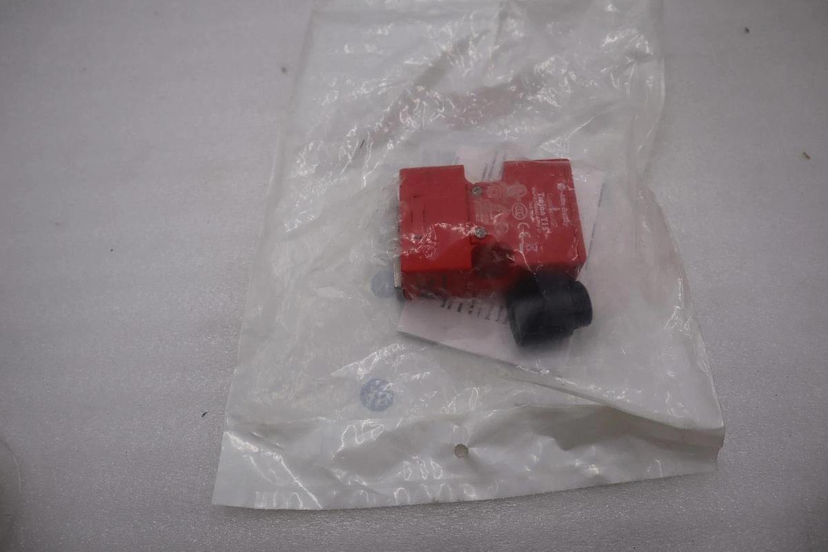 Used NEW AB  ALLEN BRADLEY 440K-T11267 /B Guardmaster STOCK H1129A