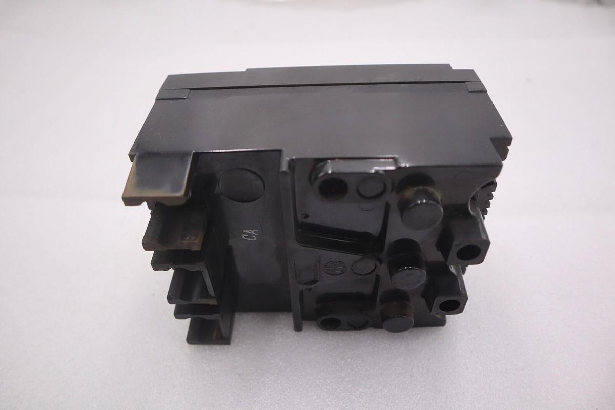 Used ITE CIRCUIT BREAKER EE3B015 15 AMP 3 POLE 240 VAC 125/250 VDC STOCK B-618