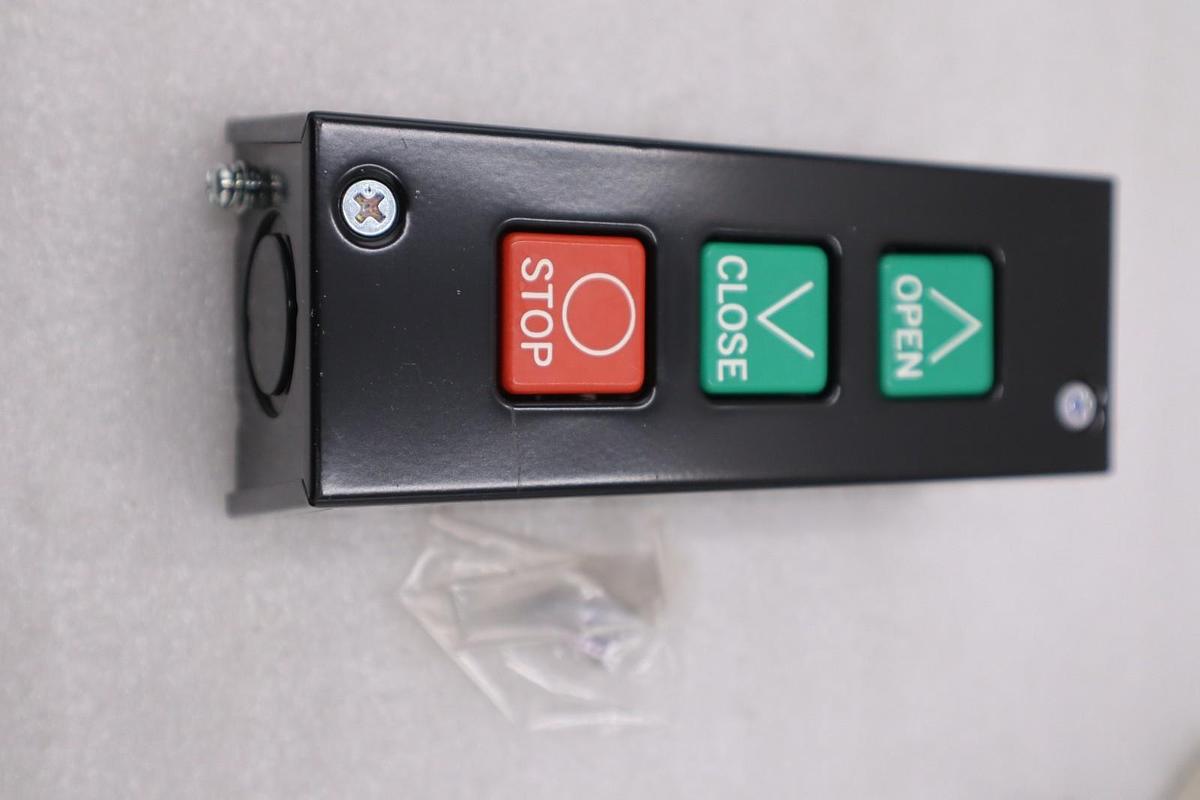 Used MMTC PBS-3 NEMA 1 Three Button Surface Mount Control Station STTK GF151A