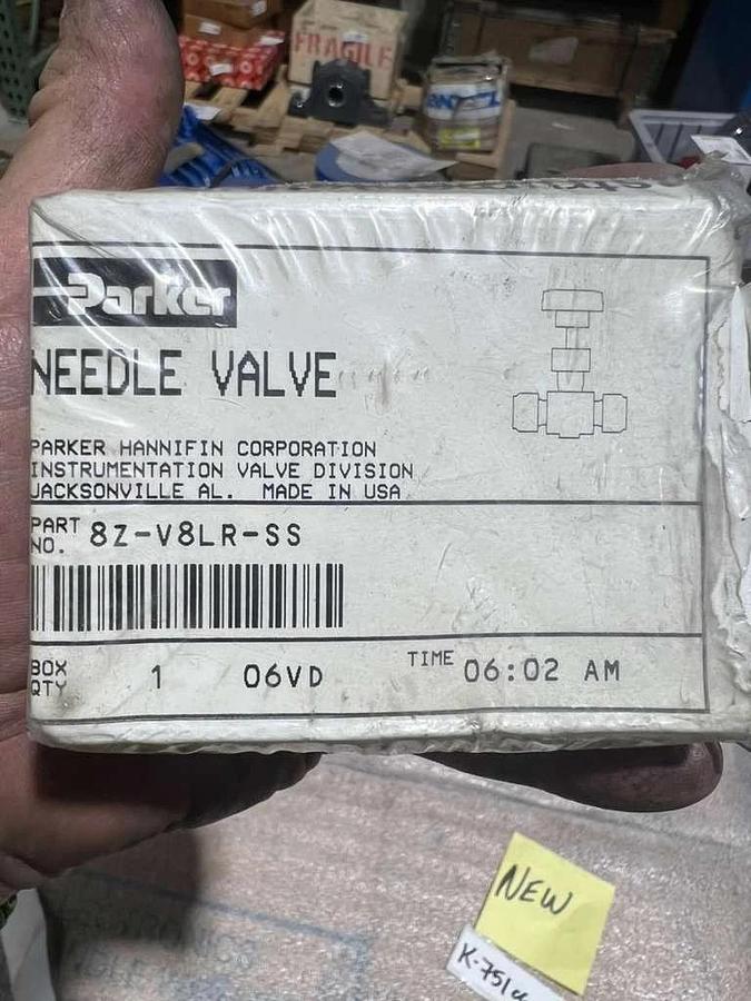 Used NEW Parker 8Z-V8LR-SS 1/2” Needle Valve 1/2” STK K751CC