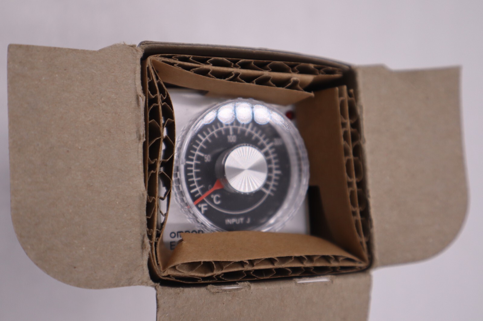 Used NEW OPEN BOX OMRON E5C2-R20J-W TEMPERATURE CONTROLLER E5C2R20JW STK G686A