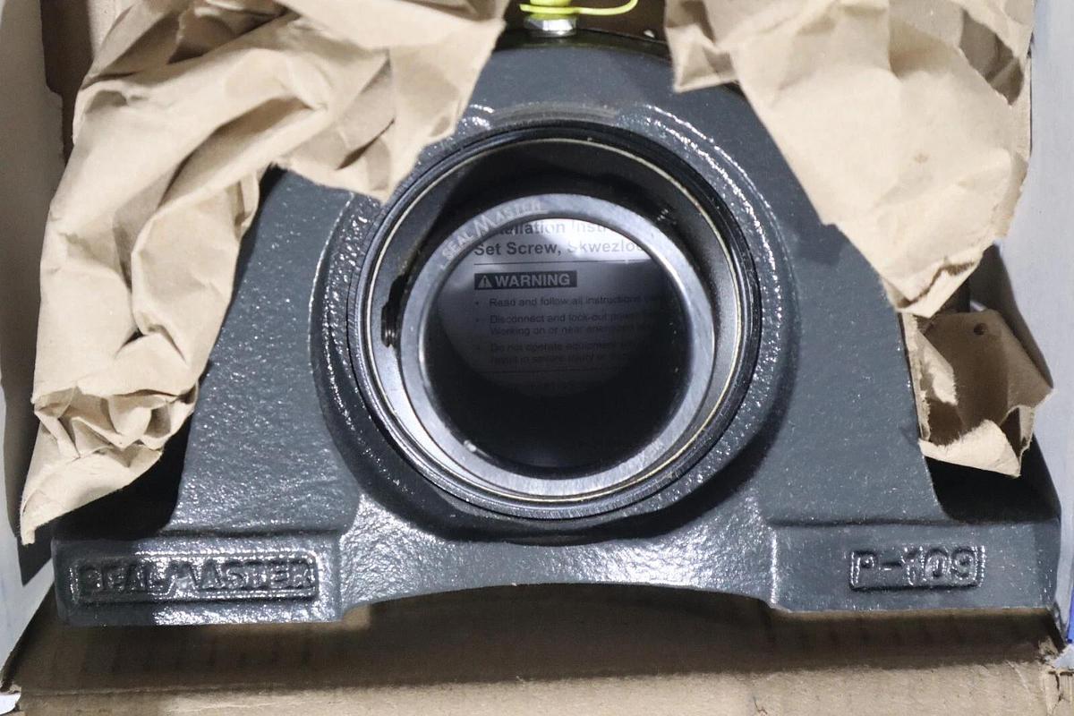 Used NEW SEAL MASTER NP-210 PILLOW BLOCK BEARING STOCK B-1756