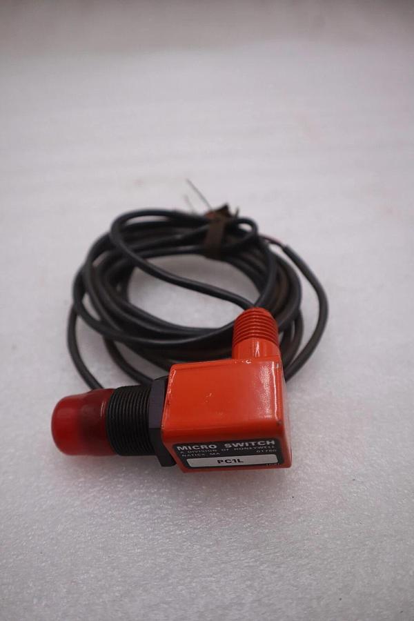 MICRO SWITCH PC1L Incandescent Photoelectric Sensor STOCK K-3663