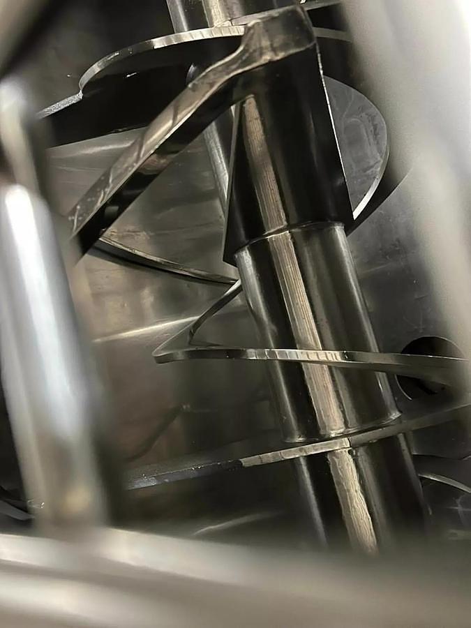 Used STAINLESS STEEL DOUBLE SPIRAL RIBBON BLENDER APPROXIMATELY 170 CUBIC FEET