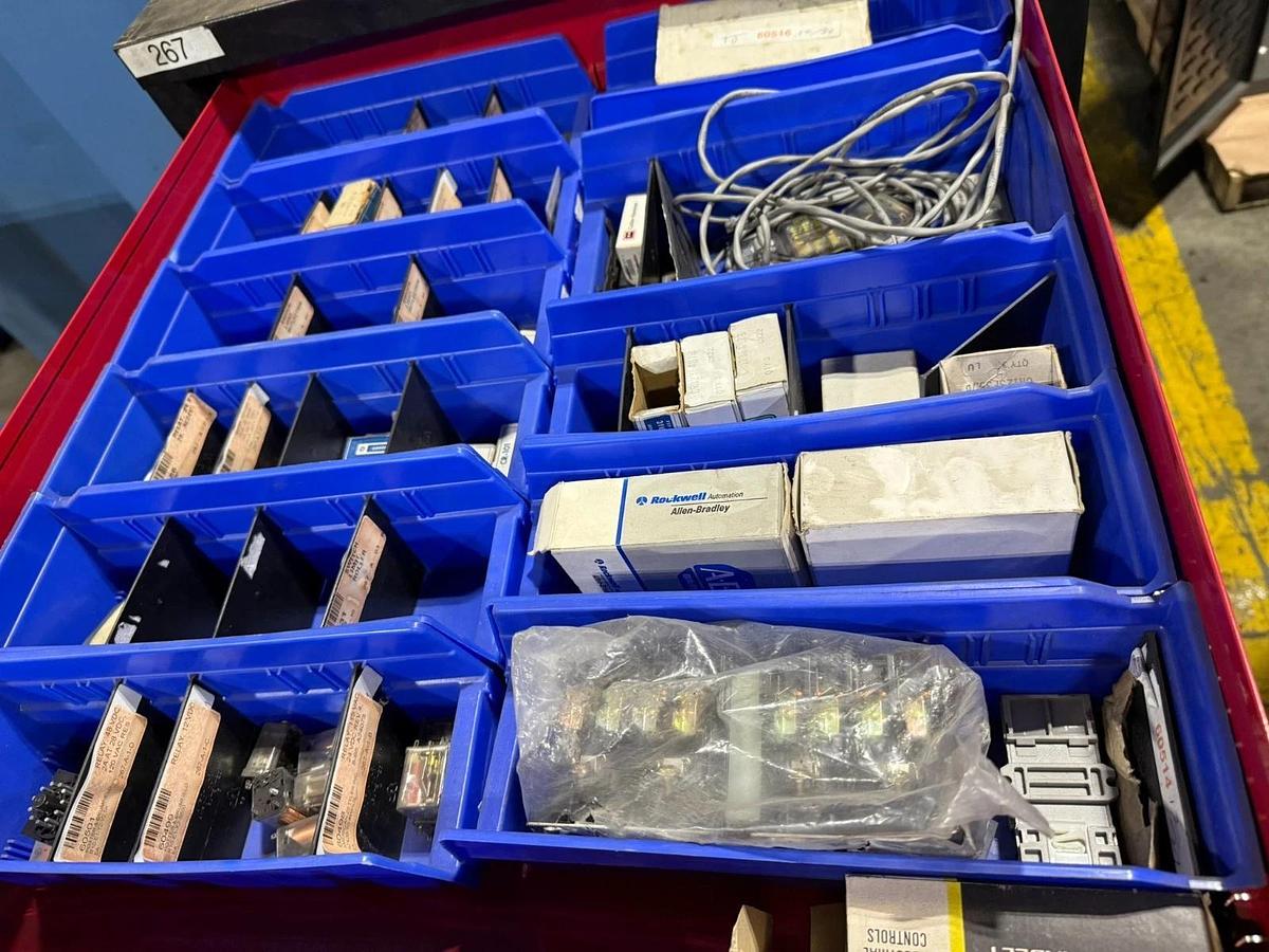 Used VIDMAR STYLE 9 DRAWER CABINET  (NO CONTENTS)