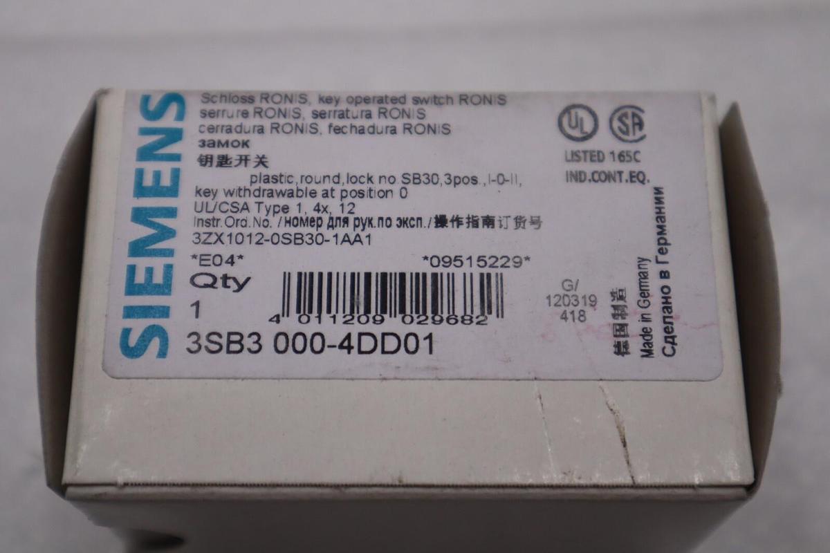 NEW Siemens 3SB3 000-4DD01 Key Operated Switch STOCK L-393-C