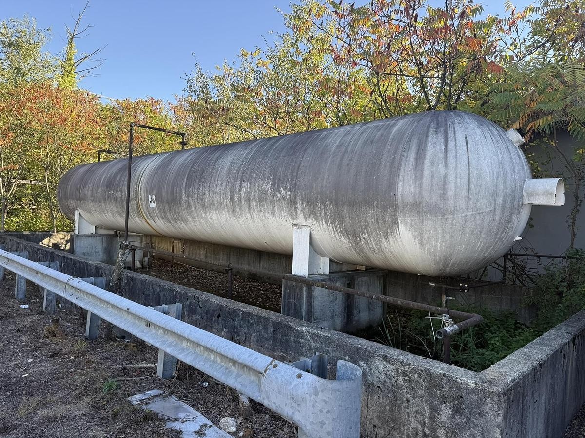 Used 12,000 GALLON EAST FABRICATORS HORIZONTAL AMMONIA TANK