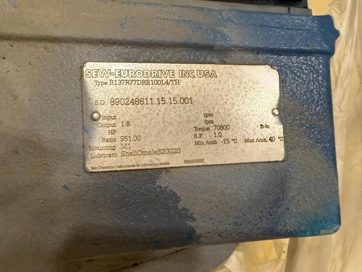 SEW-EURODRIVE R137R77DRE100L4 / R137R77DRE100L4/TH GEAR MOTOR NEW STOCK HP-17
