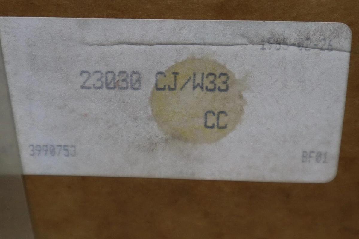 Used SKF 23030 CJ/W33 Spherical Roller Bearing 23030CJ/W33 NEW IN BOX STOCK S-522