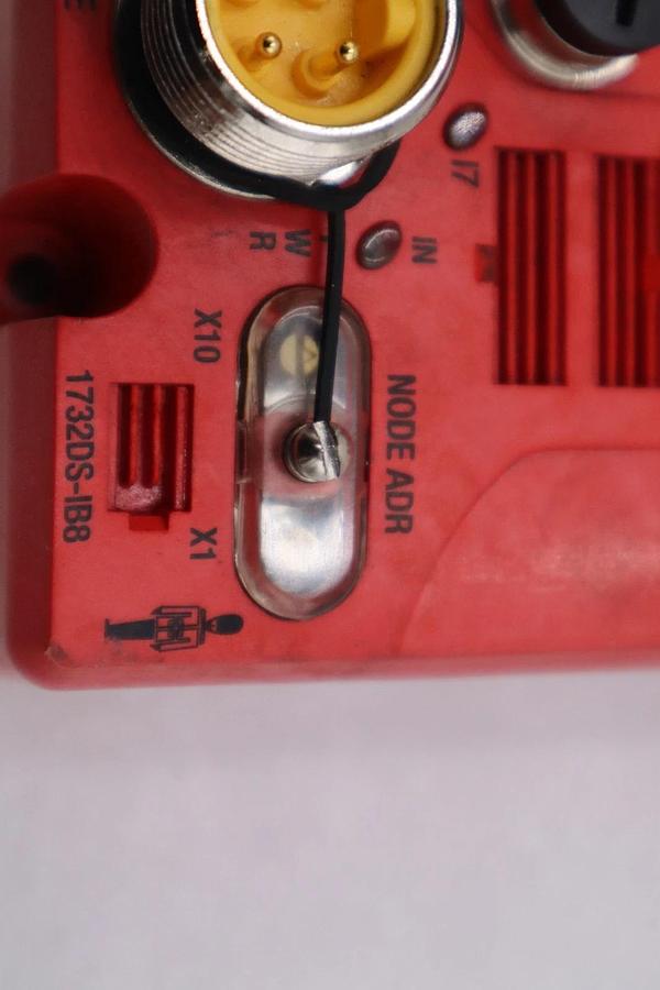 Used AB Allen Bradley 1732DS-IB8 /A Guard I/O 8-Point Combination Module STK H1701