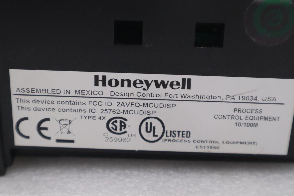 Used HONEYWELL DC2800C01S02001000 / DC2800-C0-1S0-200-100-00-0 DIGITAL CONTROLLER NEW