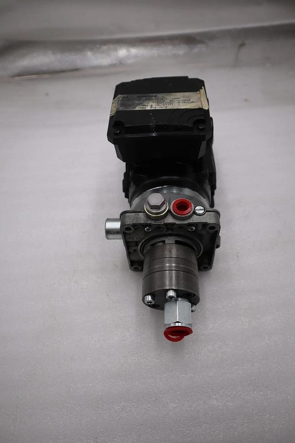 LINCOLN INDUSTRIAL (SKF) MF10-V10+562A / ST56S2 GEAR PUMP NEW UNIT #H1116