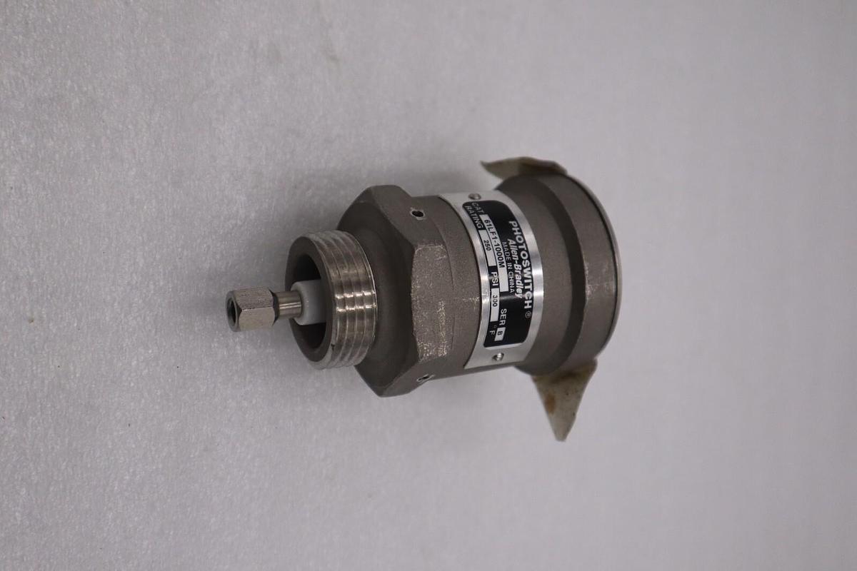 Used NEW ALLEN BRADLEY PHOTOSWITCH SINGLE PROBE HOUSING #316 SS 61LF1-1000M #G742A