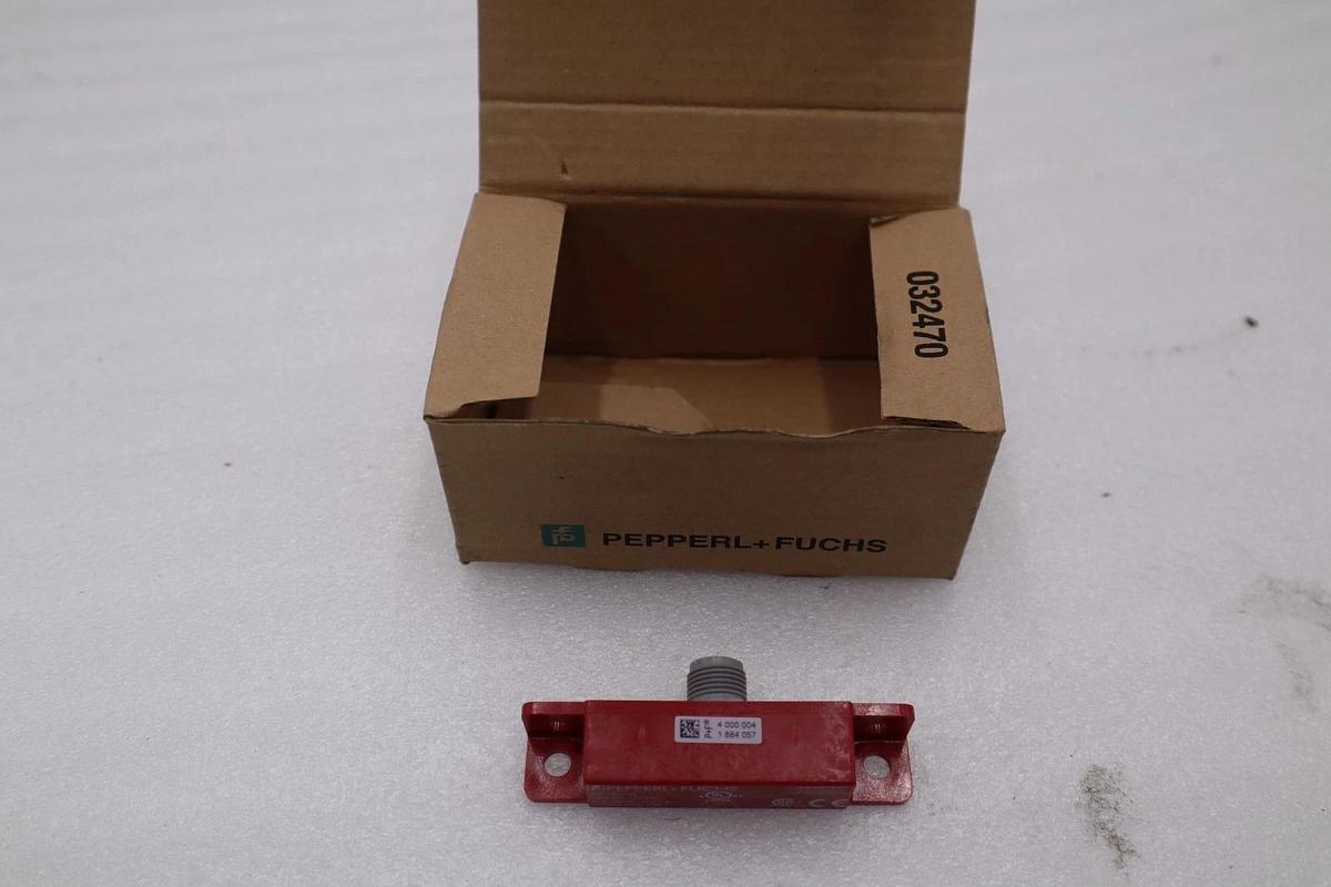 New Pepperl + Fuchs 40FY26-33 Proximity Switch Sensor 10-30 VDC STOCK H429A