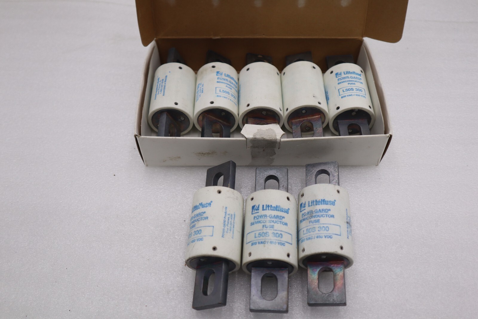 Used NEW OPEN BOX Littelfuse L50S300 L50S-300 300A 500V Fuse LOT OF 8 STOCK 5841