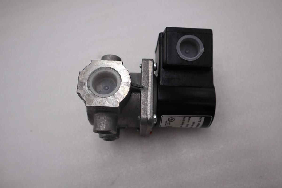 Used NEW OPEN BOX HONEYWELL V8295A1024 SOLENOID GAS VALVE STOCK H959A