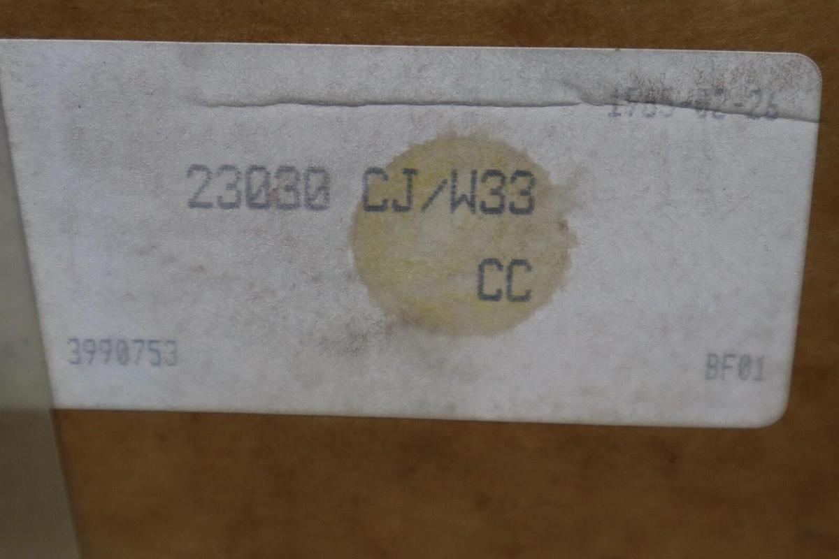 SKF 23030 CJ/W33 Spherical Roller Bearing 23030CJ/W33 NEW IN BOX STOCK S-522