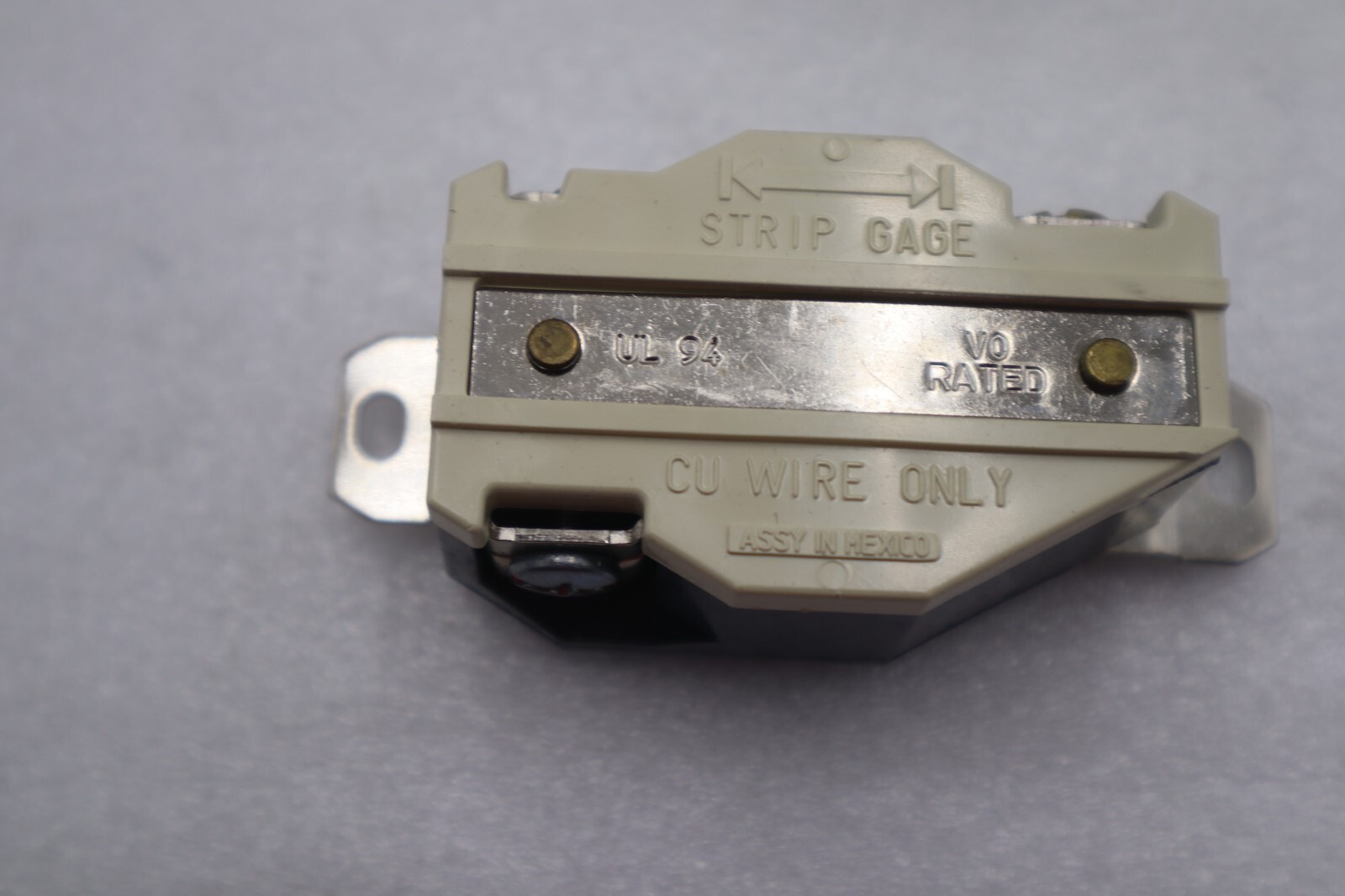 Used Leviton 2-P 3-W 30A-126V Single Lock Receptable Ground #K-2227
