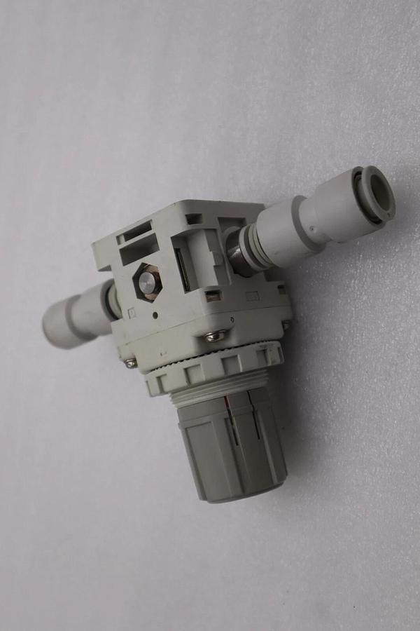 NEW OPEN BOX SMC IRV20-C10 Vacuum Regulator STOCK L-531-C