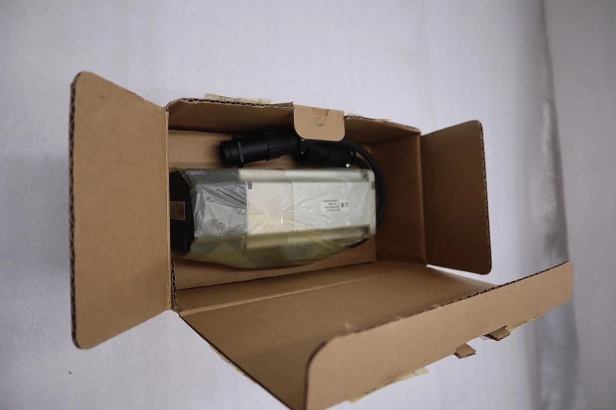 Rexroth Servo Motor MSM030C-0300-NN-M0-CG1 030 SIZE NATURAL CONVECTION #1554-A