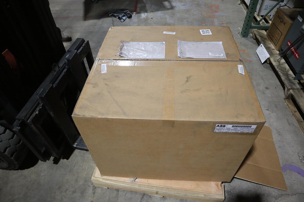 ABB DCS880-EP2-0100-05 PANEL DRIVE 230/460 VAC - 3PH 20/40HP - STOCK SGF-1