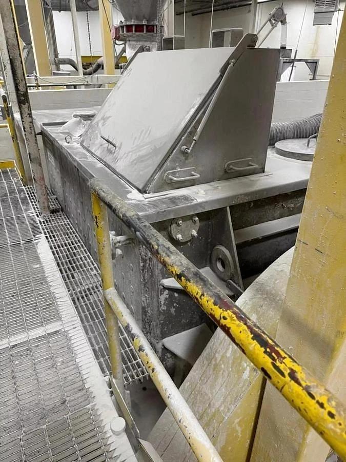 Used STAINLESS STEEL DOUBLE SPIRAL RIBBON BLENDER APROXIMATELY 222 CUBIC FEET