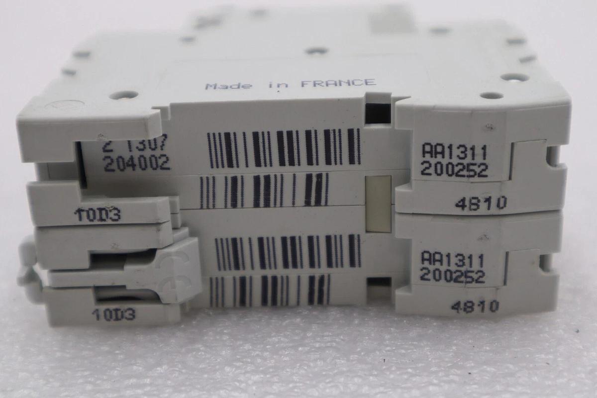 SCHNEIDER ELECTRIC GG004D001 CIRCUIT BREAKER 10A 240VAC STOCK #K-2326