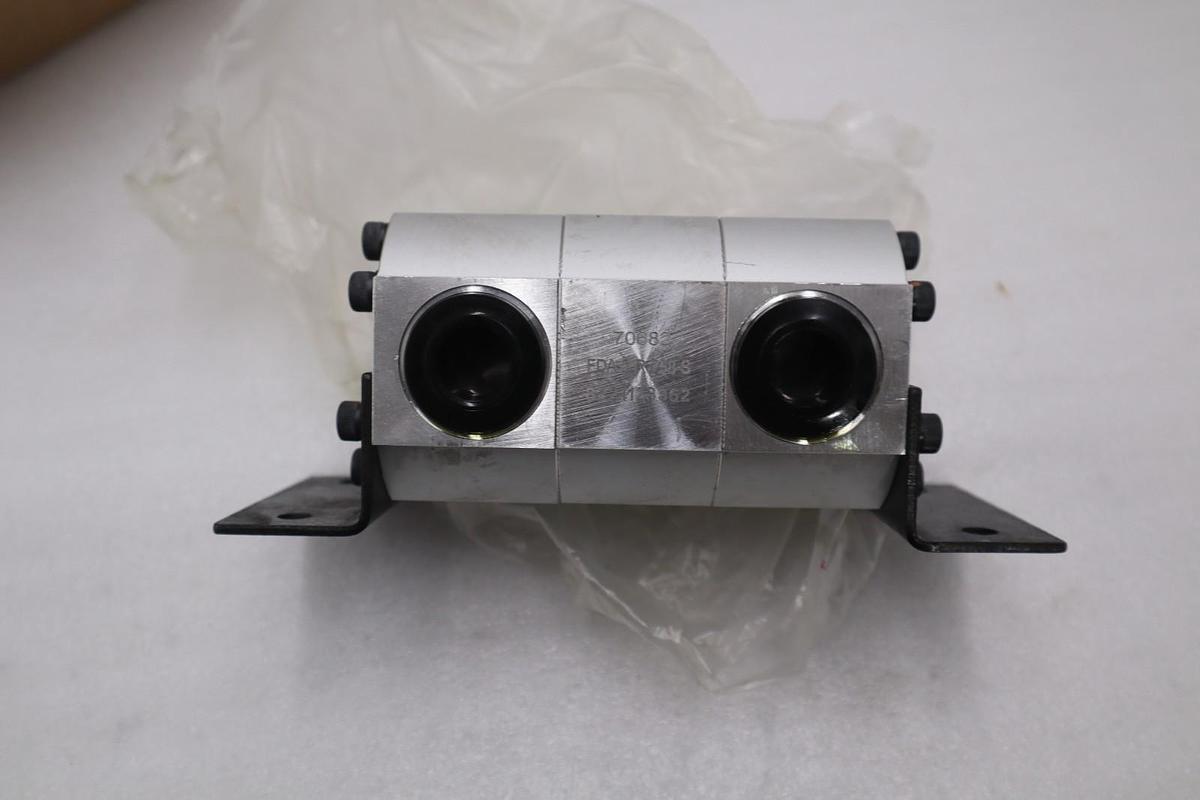 Dynamic Fluid Components FDA-2-N-258-S Flow Divider - STOCK GF1235