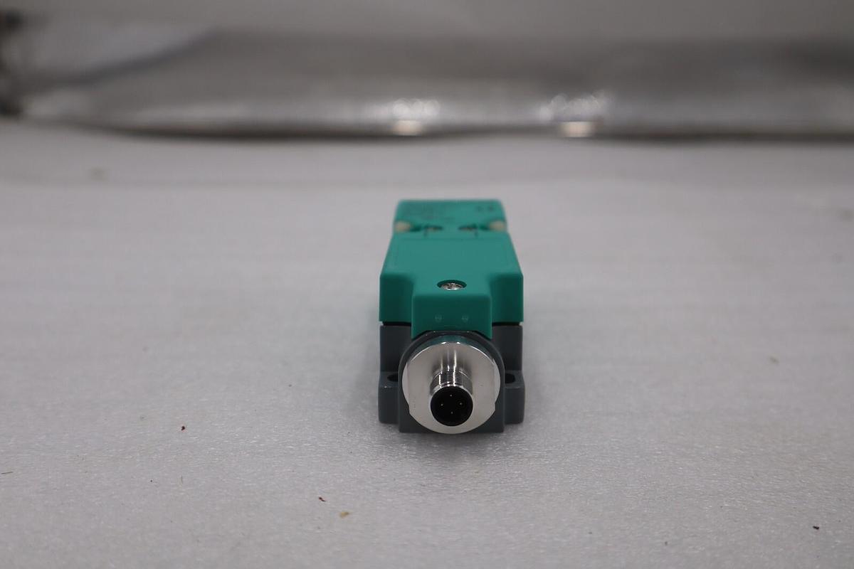 Used PEPPERL+FUCHS NBE20-U4-E2-V1 PART 203063 NEW IN BOX UNIT STOCK 616D