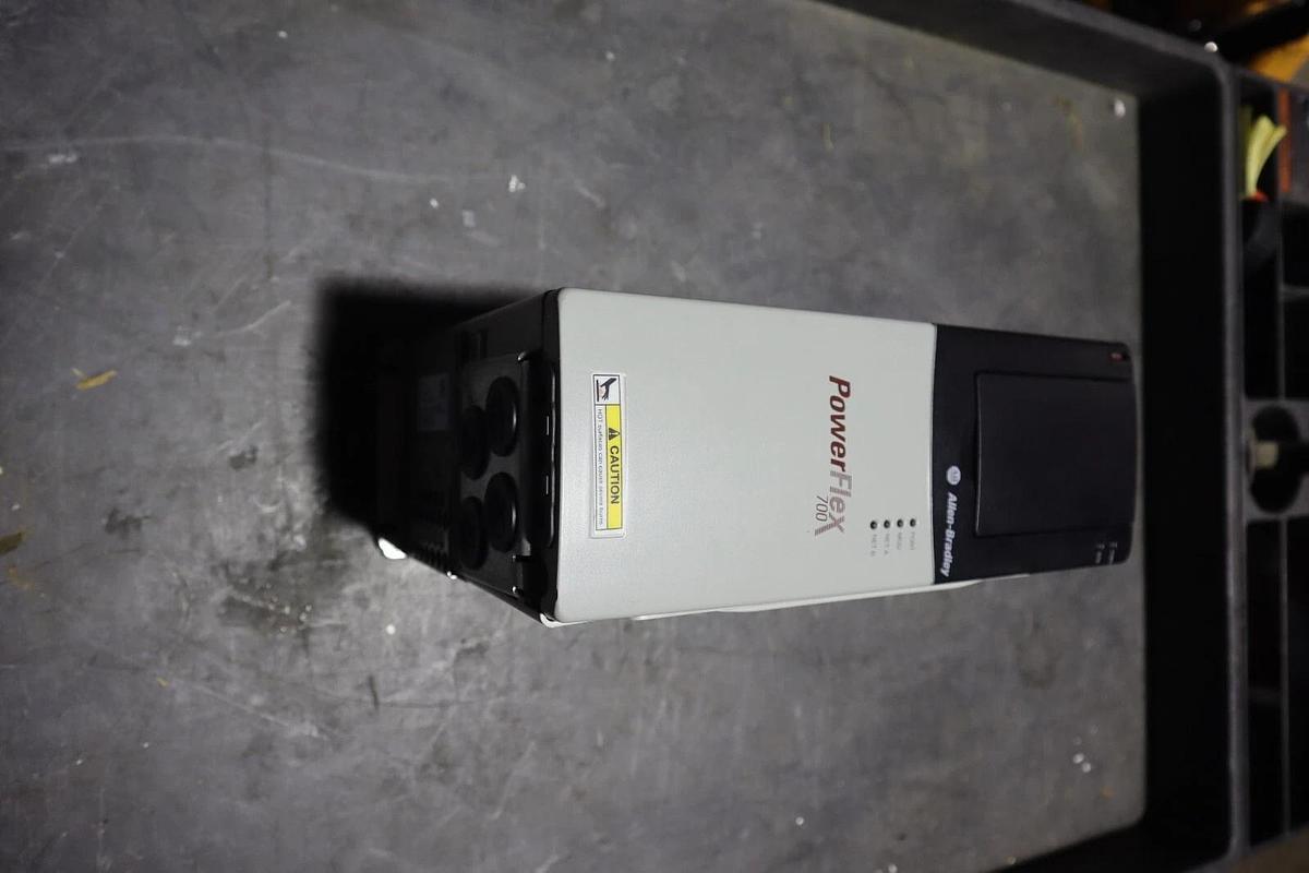 20BD8P0A0AYNANC0 SER B Allen Bradley 8A 460V 5HP Powerflex 700 Drive STOCK 4663