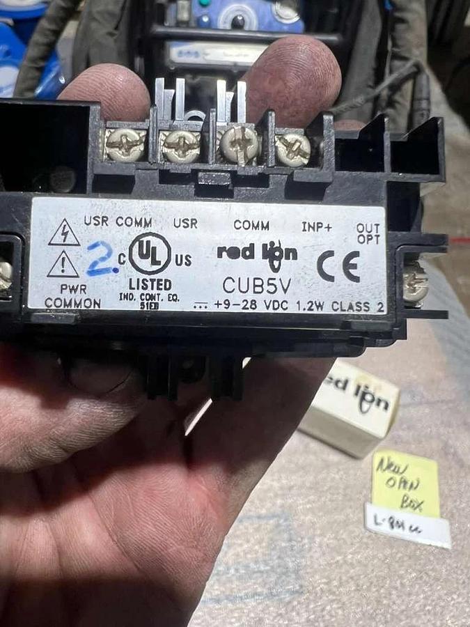 NEW OPEN BOX RED LION CONTROLS CUB5VB00 VOLTAGE METER STK L801CC