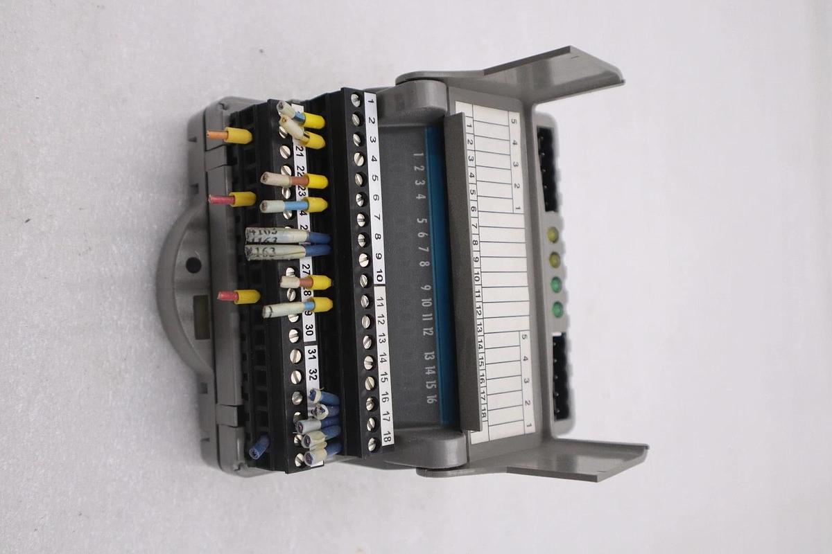 Used GIDDINGS & LEWIS M.1300.7372 R1 Input Module 24VDC SINK/SOURCE STOCK 650-D