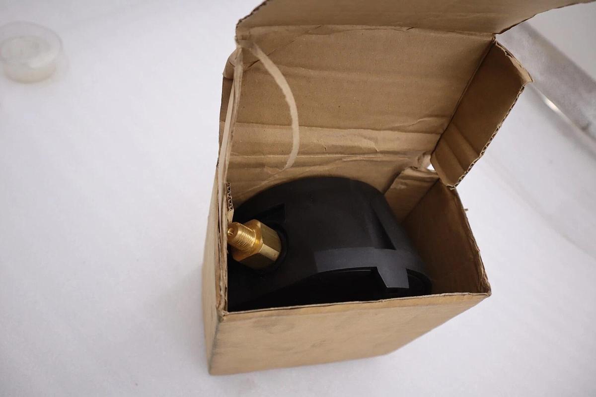 NEW Wika Model 612.34 gauge 150" H2O Accuracy STOCK H999
