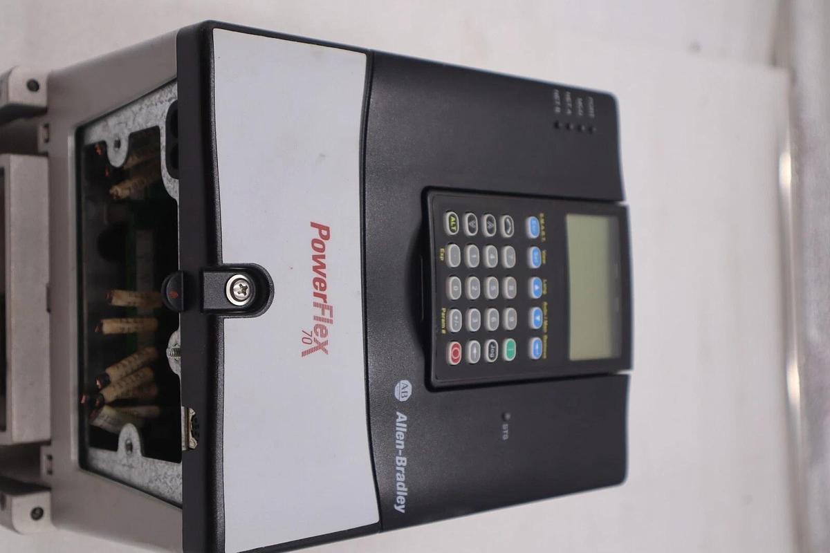 Used 20AD8P0A3AYNANC0 ALLEN BRADLEY POWERFLEX 70 5HP AC DRIVE 480 VOLT STOCK 3302
