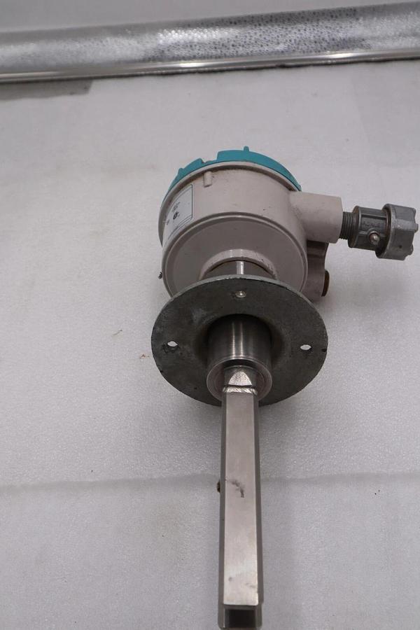 Used SIEMEN 7ML5731-1AB11-1CA0 SITRANS LVS 200 VIBRATING LEVEL SWITCH #L-789