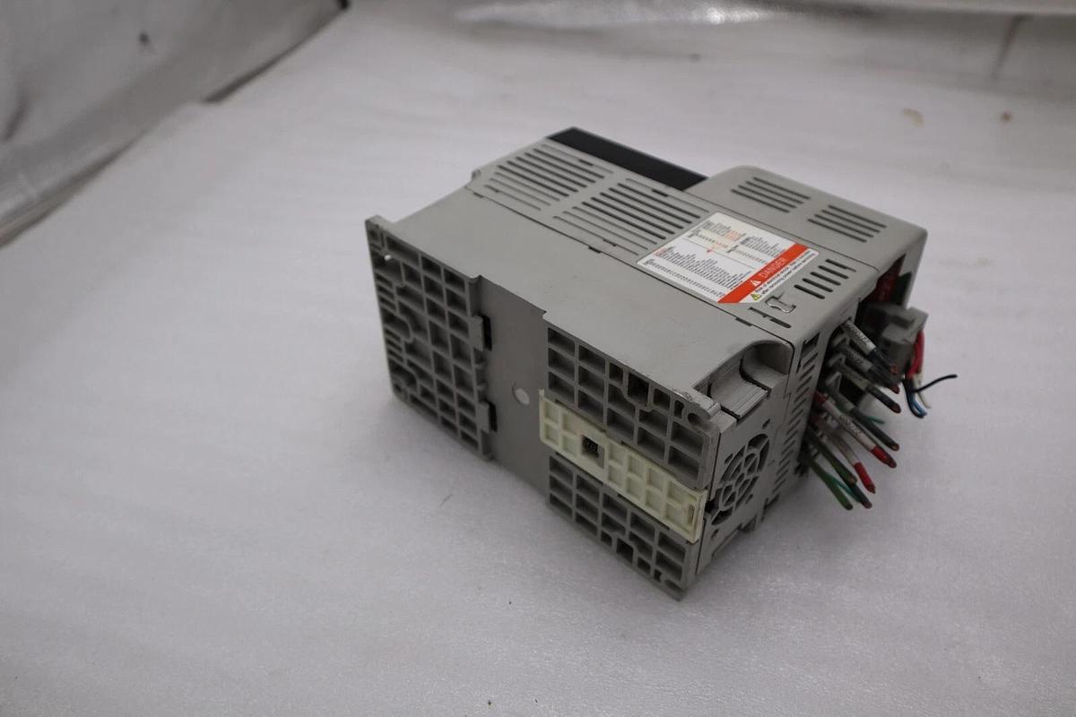 Used ALLEN BRADLEY 22B-D4P0N104 PowerFlex 40 AC Drive 2.0 HP STOCK H1239 884951885882