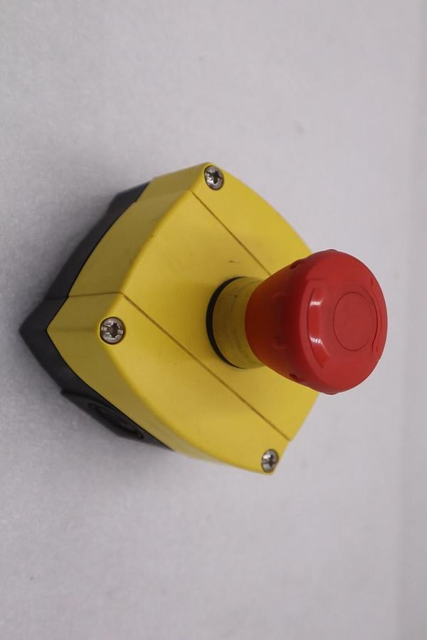 Allen-Bradley Push Button PC-PBT-GF30 STOCK K-3468
