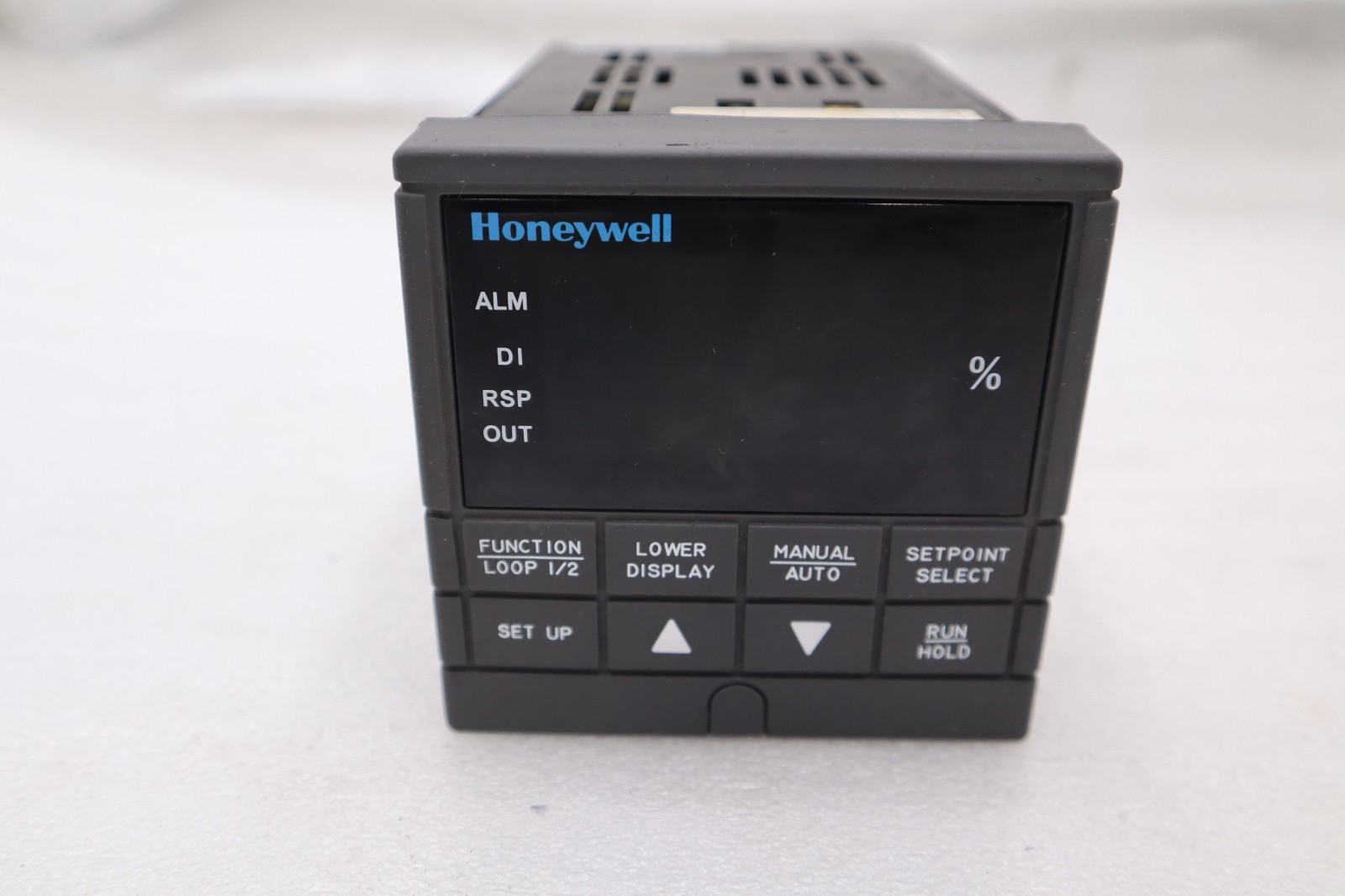 Used HONEYWELL UDC3300 DC330B-KE-003-10-000000-00-0 TEMPERATURE CONTROLLER #H548A
