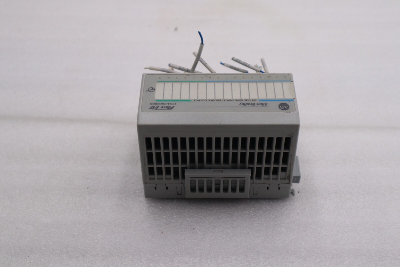 Used ALLEN BRADLEY 1794-IB10X0B6 24 VDC SINK INPUT/SOURCE OUTPUT STOCK #L-419