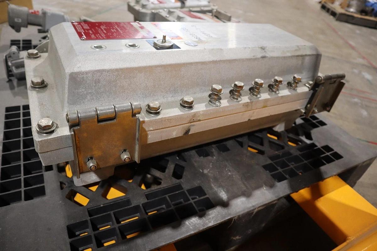 Used EBMC0FB FTPS100 J1 J3 RR3 WFD30J36 W6413 S784 .0 COMBO MOTOR CNTRL STOCK W-77