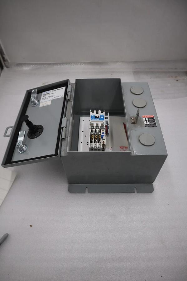 Used NEW EATON CUTLER-HAMMER ECN0508AAA ENCLOSED MOTOR STARTER STOCK H159