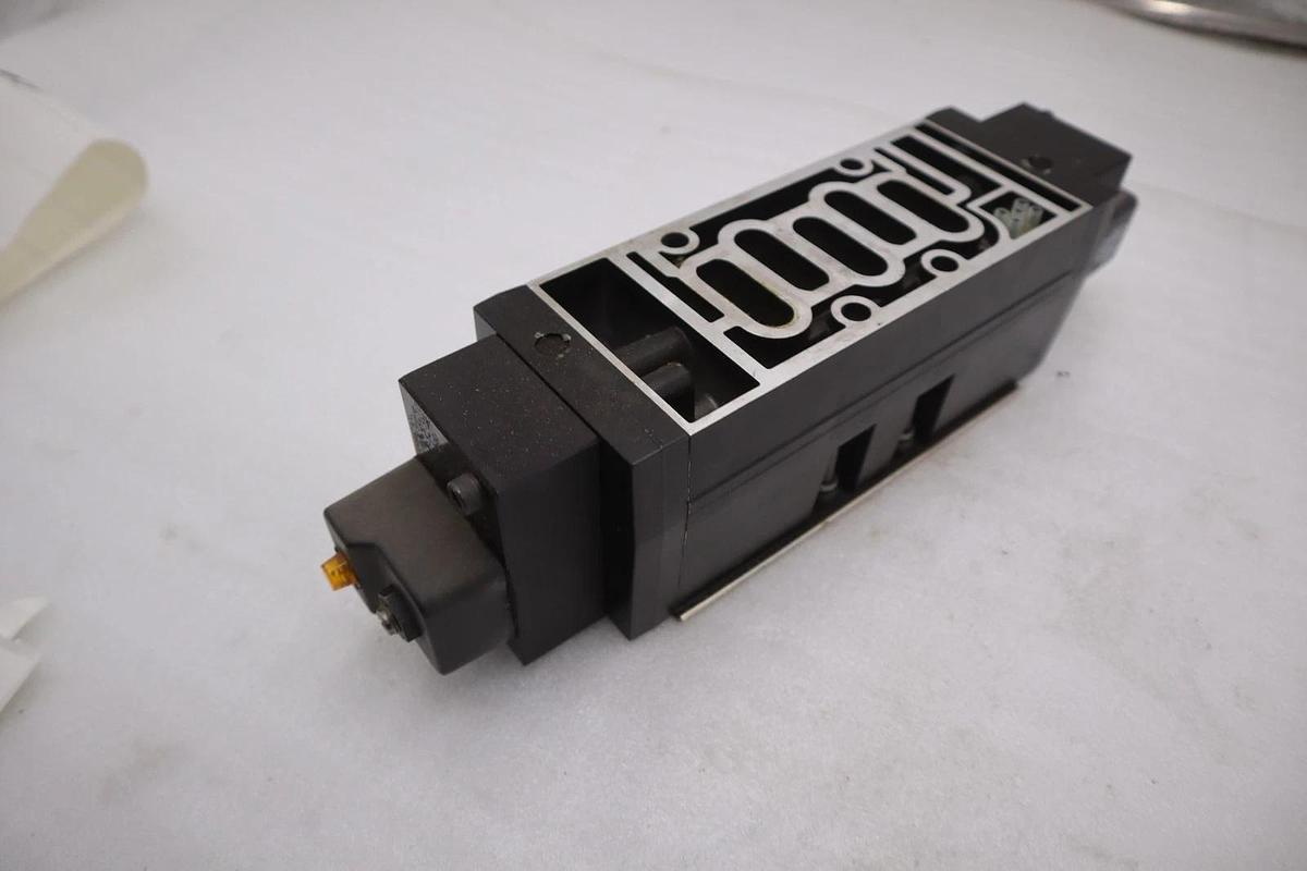 NEW OPEN BOX PARKER H42VXBGA53A 120VAC 145PSI STK GF778