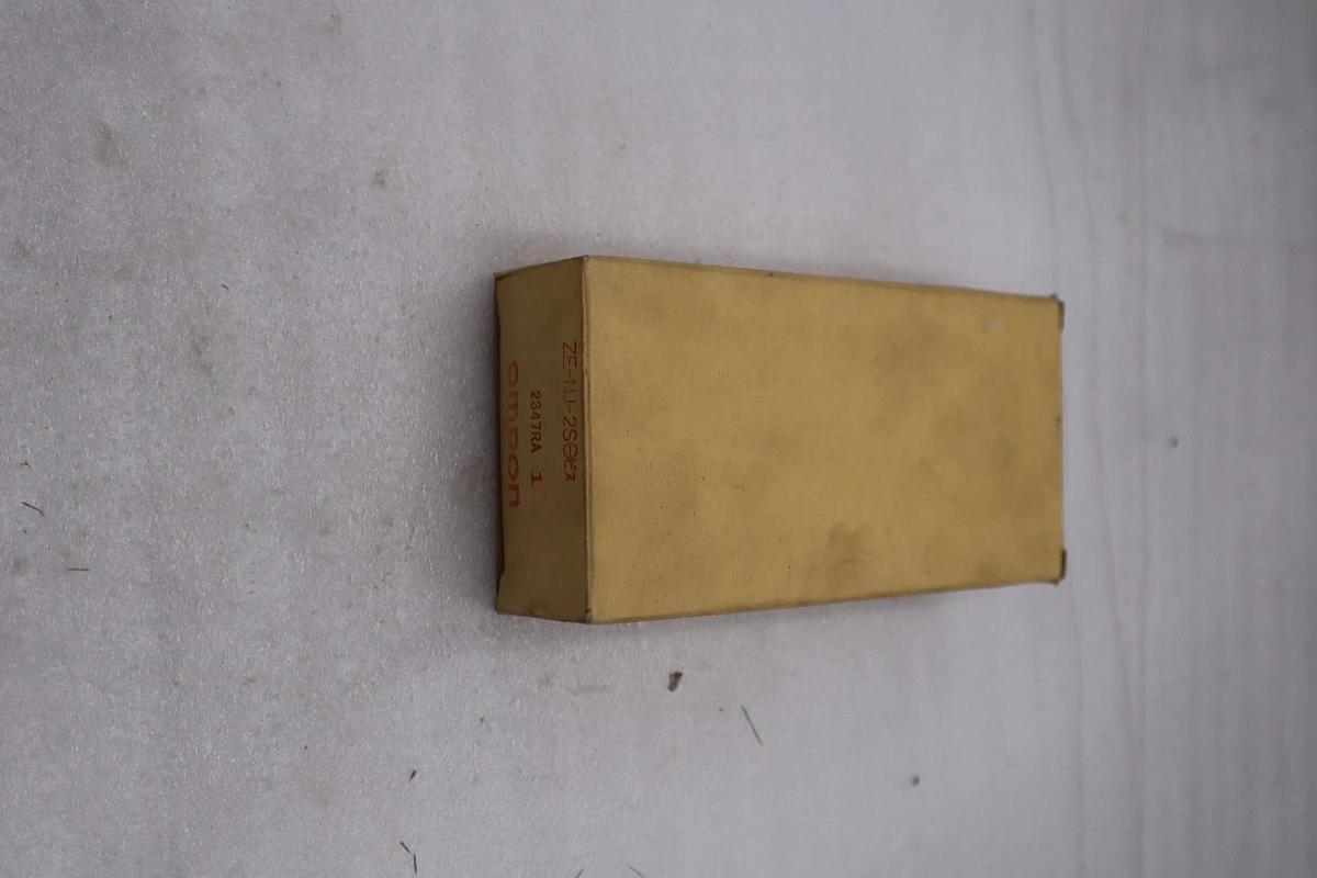 NEW OPEN BOX Omron Limit switch ZE-NJ-2S ZENJ2S STOCK K1620A