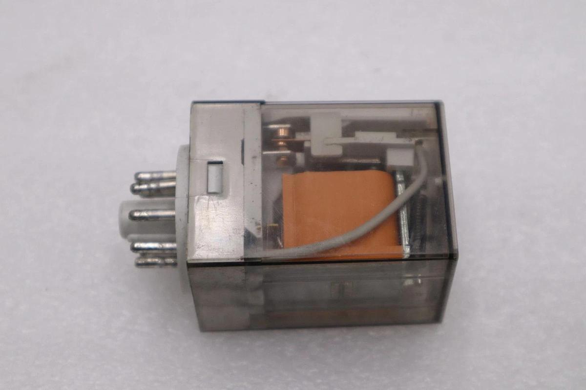 LOT OF 2 -- NEW OPEN BOX AB 700-HA32A1 Allen Bradley Relay STK H1526A