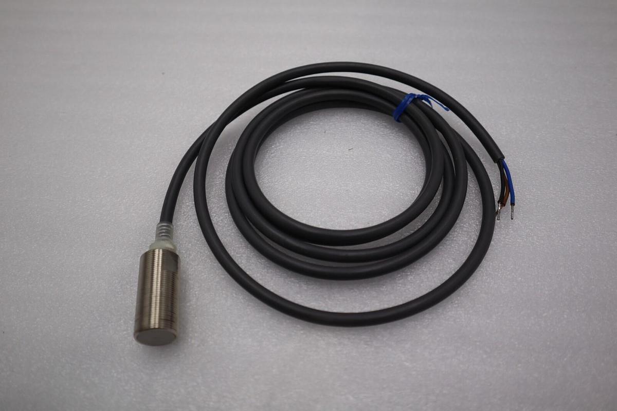 Used OMRON E2E-X5F1 PROXIMITY SENSOR INDUCTIVE CYLINDRICAL STOCK L-62-C