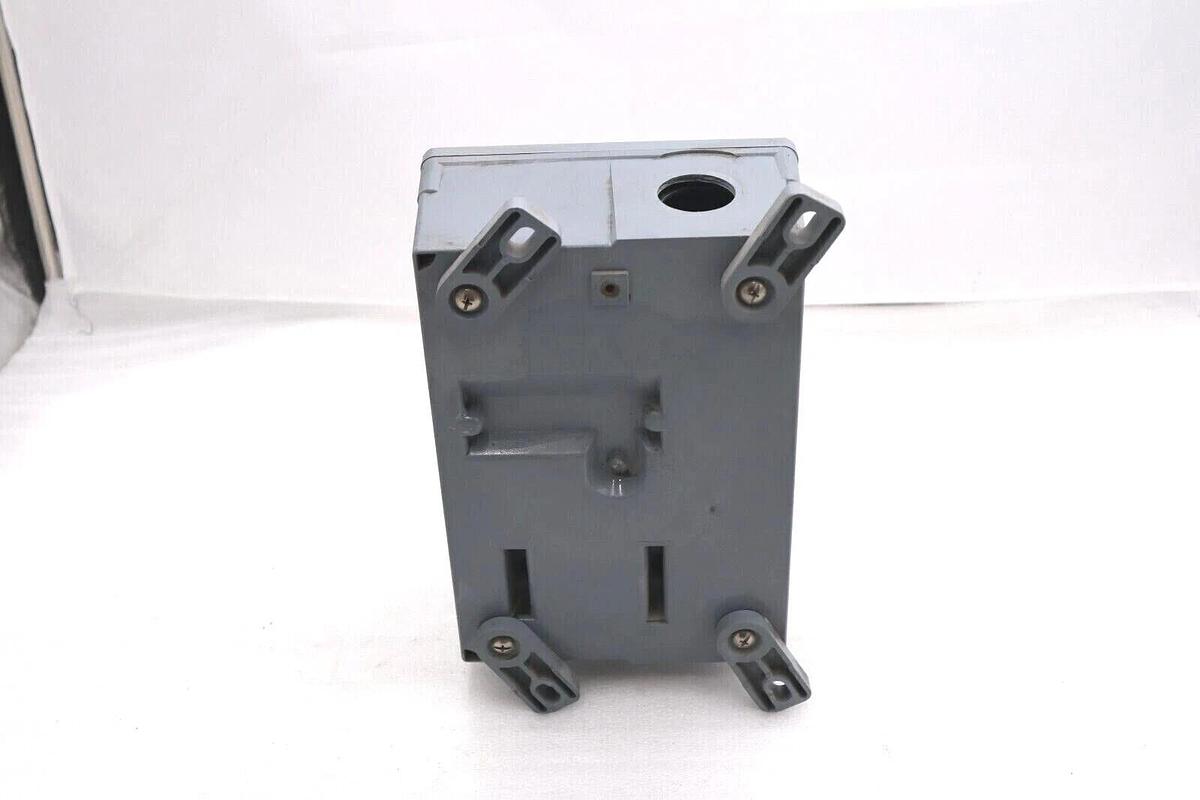 Used HUBBELL HBL430MI5W WIRING DEVICE CIRCUIT LOCK 30 A 600 V 20 HP #L-215