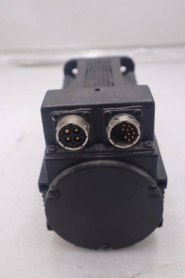Used ALLEN BRADLEY 1326AB-B420H-M2L SERVO MOTOR AC PERMANENT MAGNET STOCK M-163